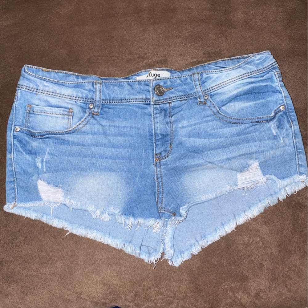Refuge distressed shorts